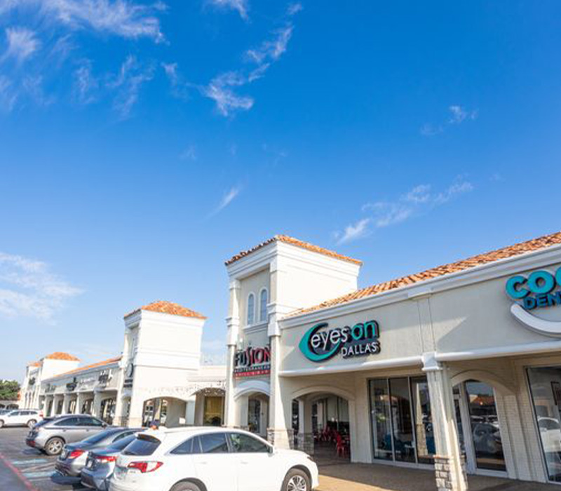 Strip mall close to Coco Dental of North Dallas